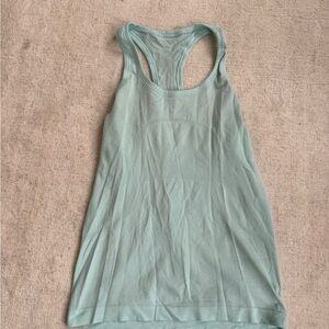Lululemon top